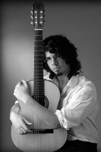 David Fernández y su guitarra
